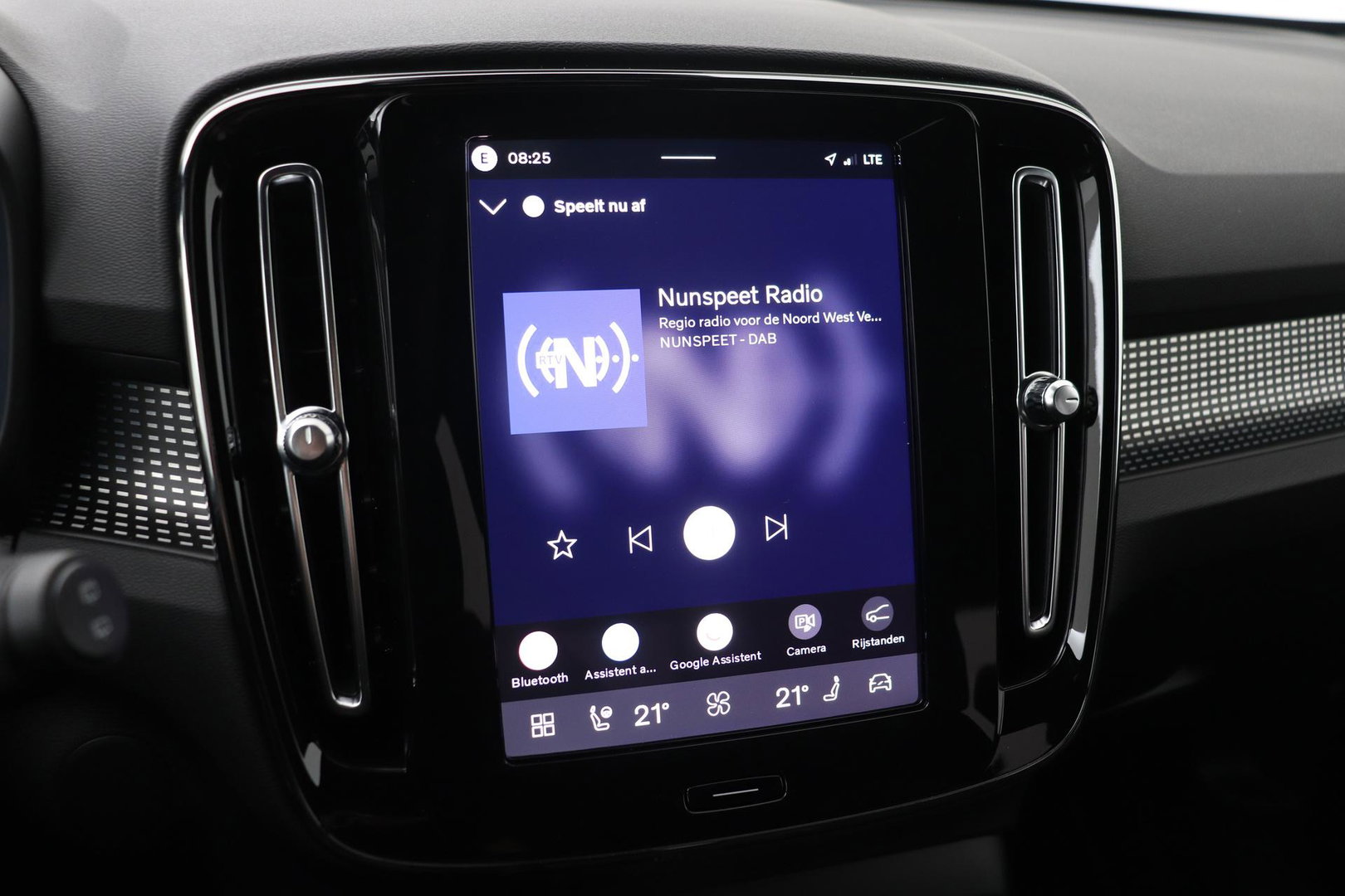 Volvo EX40 Single Motor Extended Range Plus | 82 kWh | Harman/Kardon | Pilot Assist | Warmtepomp | Keyless | Stoel+Stuurverwarming | ACC