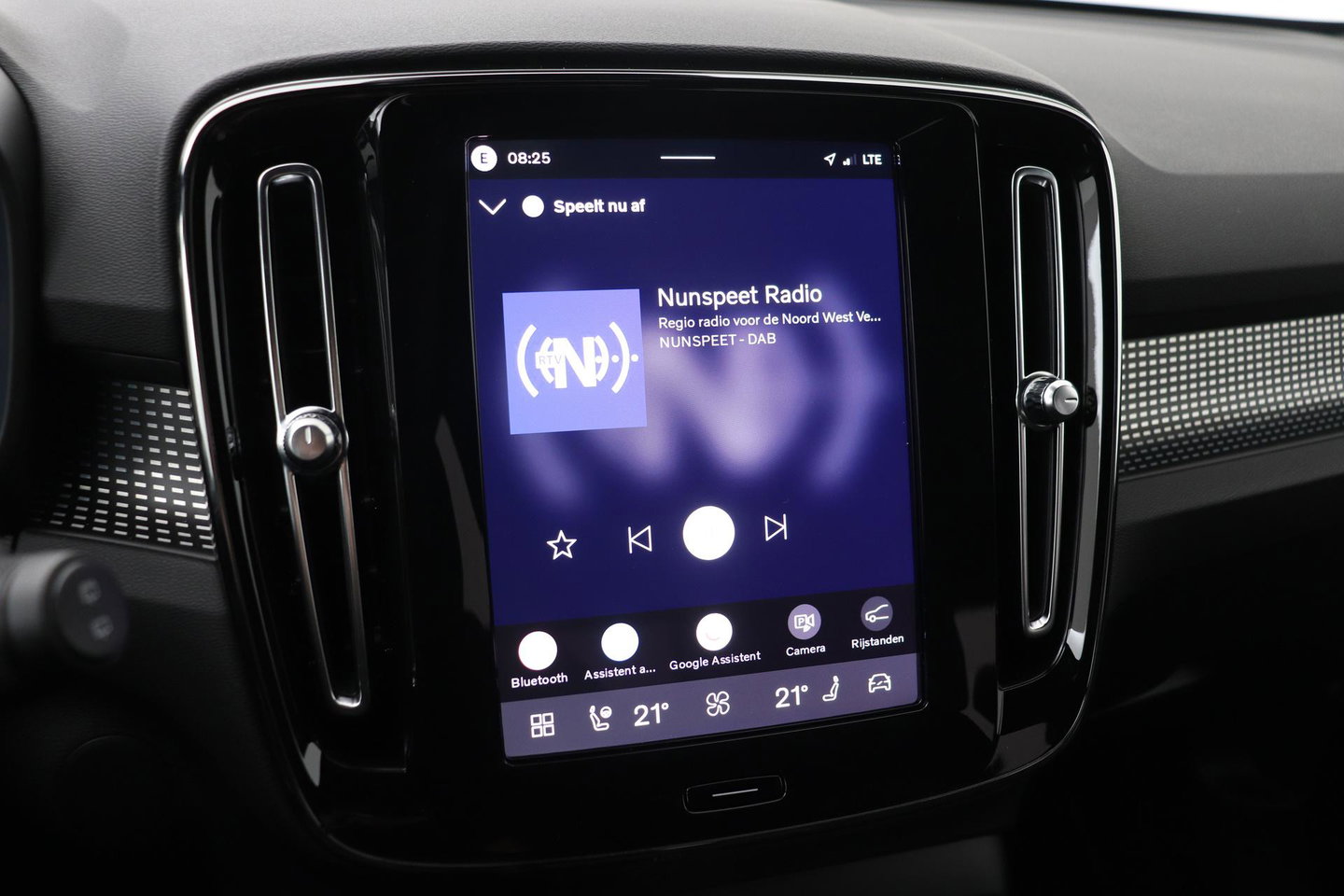 Volvo EX40 Single Motor Extended Range Plus | 82 kWh | Harman/Kardon | Pilot Assist | Warmtepomp | Keyless | Stoel+Stuurverwarming | ACC