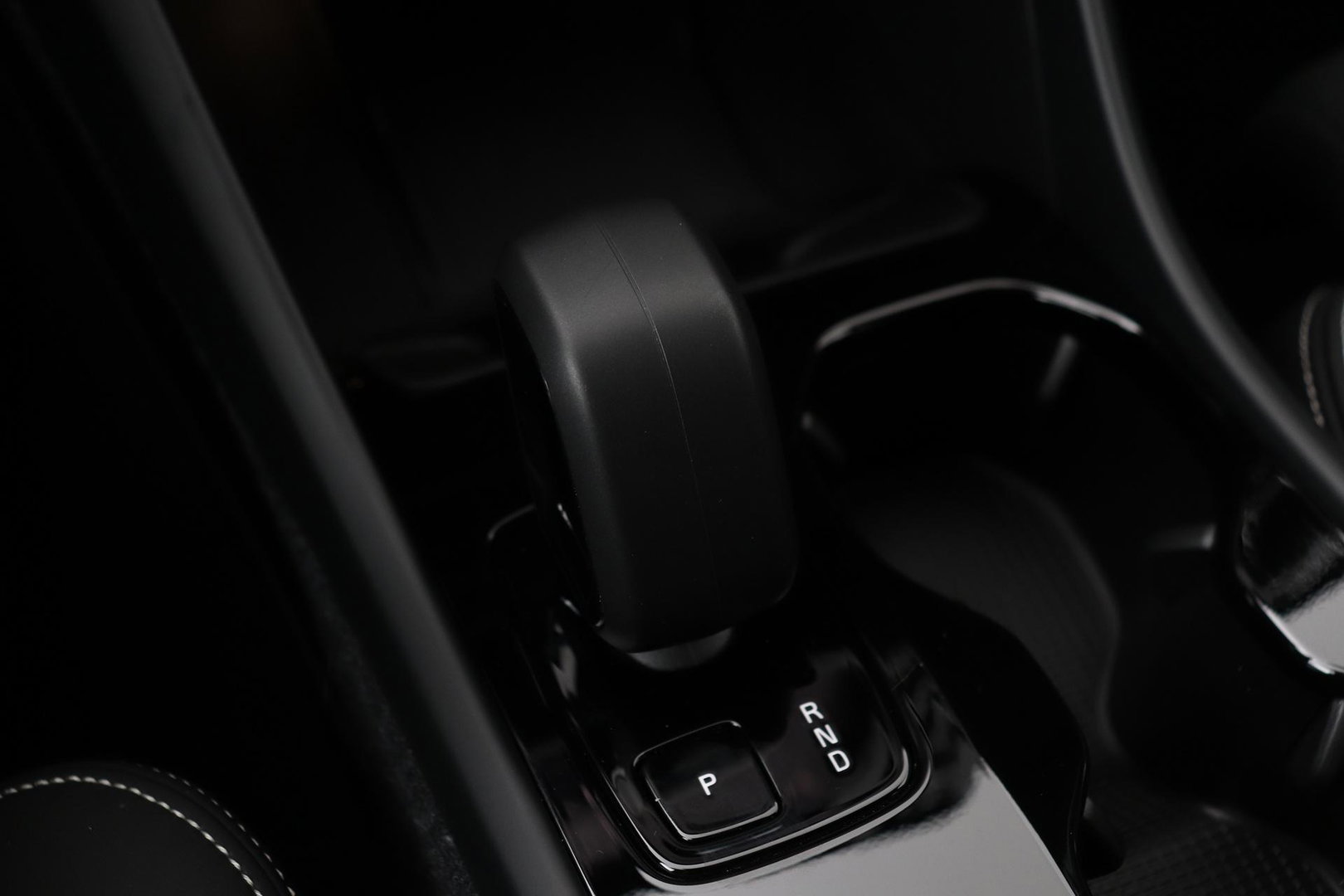 Volvo EX40 Single Motor Extended Range Plus | 82 kWh | Harman/Kardon | Pilot Assist | Warmtepomp | Keyless | Stoel+Stuurverwarming | ACC
