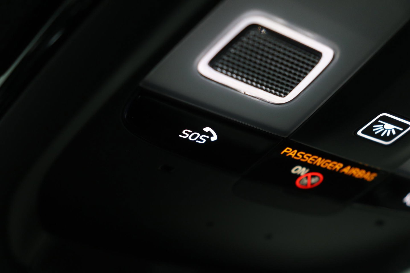 Volvo EX40 Single Motor Extended Range Plus | 82 kWh | Harman/Kardon | Pilot Assist | Warmtepomp | Keyless | Stoel+Stuurverwarming | ACC