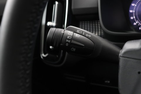 Volvo EX40 Single Motor Extended Range Plus | 82 kWh | Harman/Kardon | Pilot Assist | Warmtepomp | Keyless | Stoel+Stuurverwarming | ACC