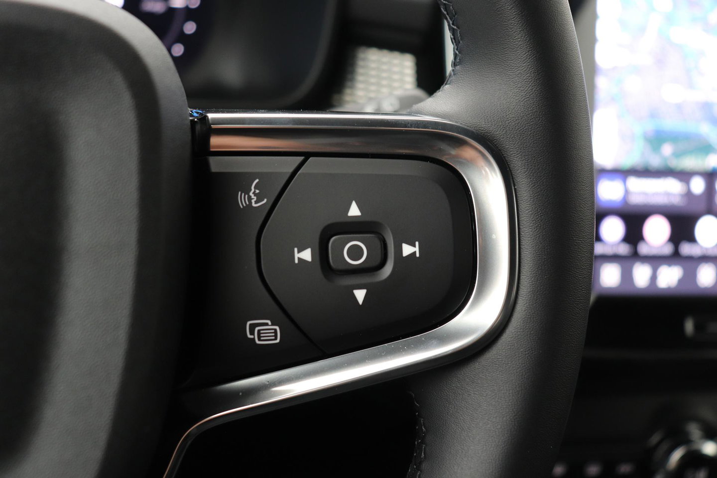 Volvo EX40 Single Motor Extended Range Plus | 82 kWh | Harman/Kardon | Pilot Assist | Warmtepomp | Keyless | Stoel+Stuurverwarming | ACC