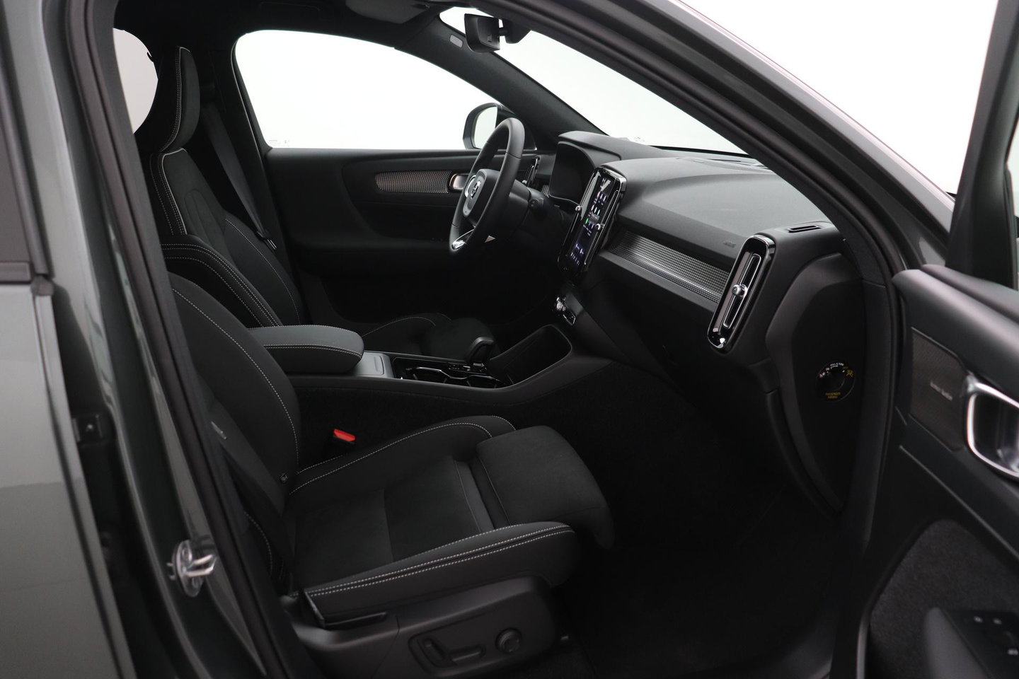 Volvo EX40 Single Motor Extended Range Plus | 82 kWh | Harman/Kardon | Pilot Assist | Warmtepomp | Keyless | Stoel+Stuurverwarming | ACC