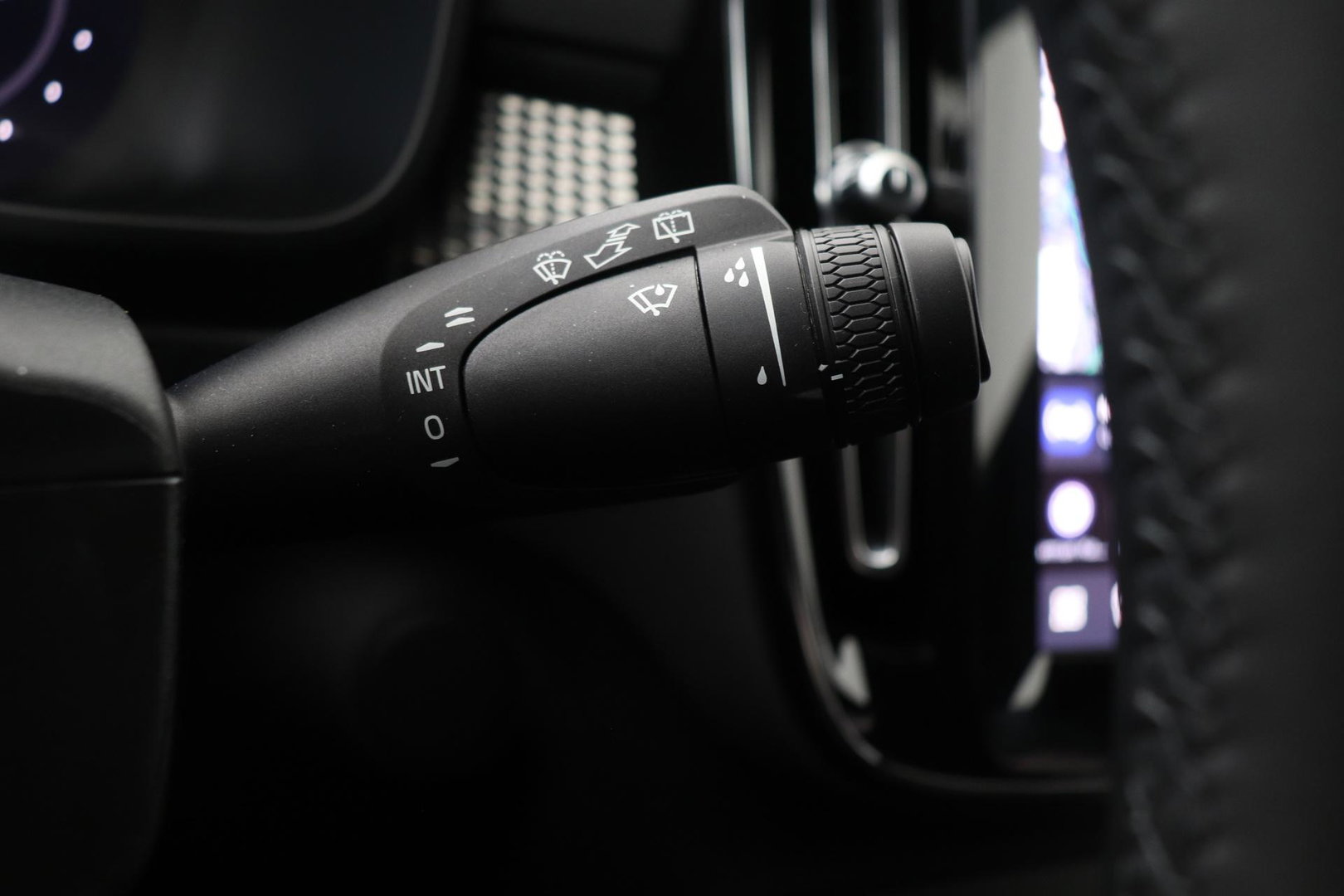 Volvo EX40 Single Motor Extended Range Plus | 82 kWh | Harman/Kardon | Pilot Assist | Warmtepomp | Keyless | Stoel+Stuurverwarming | ACC