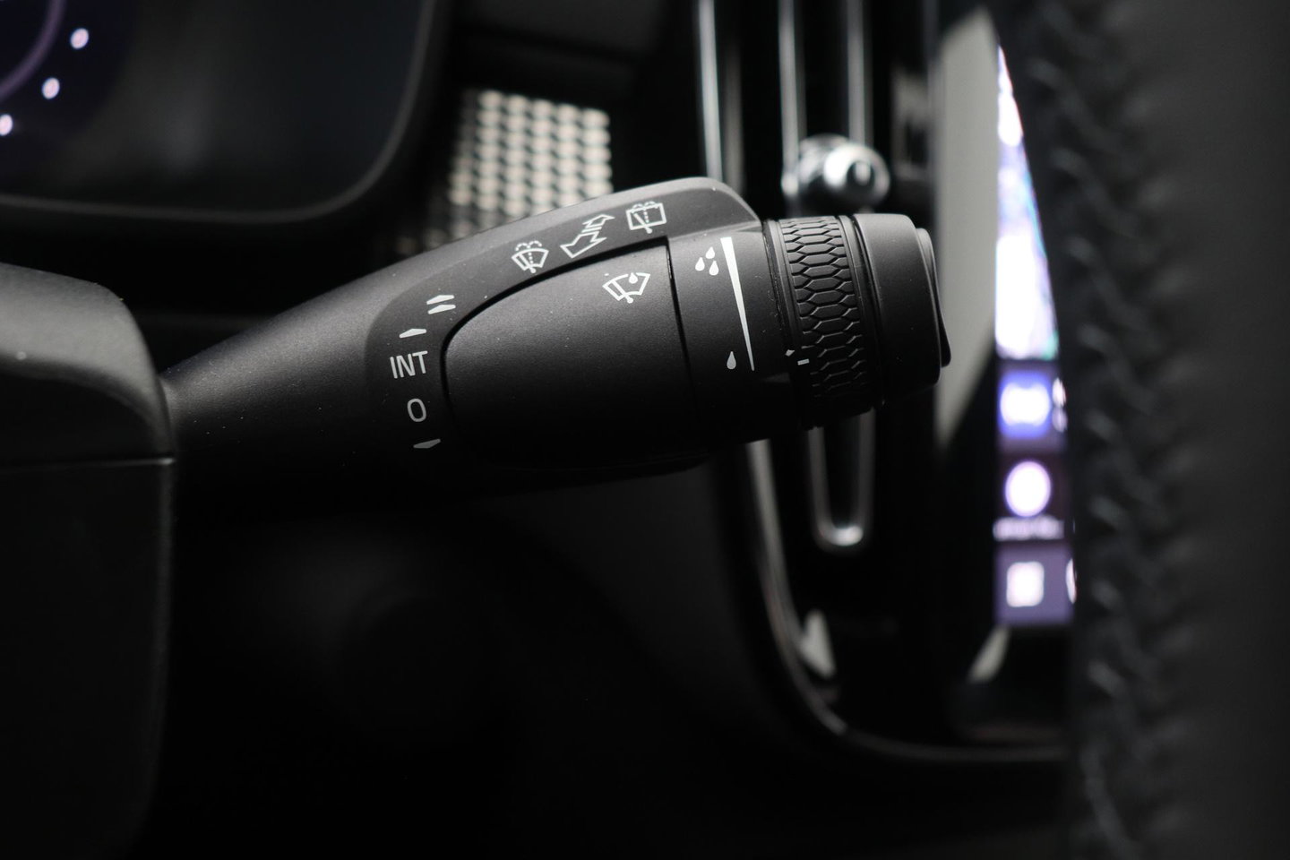 Volvo EX40 Single Motor Extended Range Plus | 82 kWh | Harman/Kardon | Pilot Assist | Warmtepomp | Keyless | Stoel+Stuurverwarming | ACC