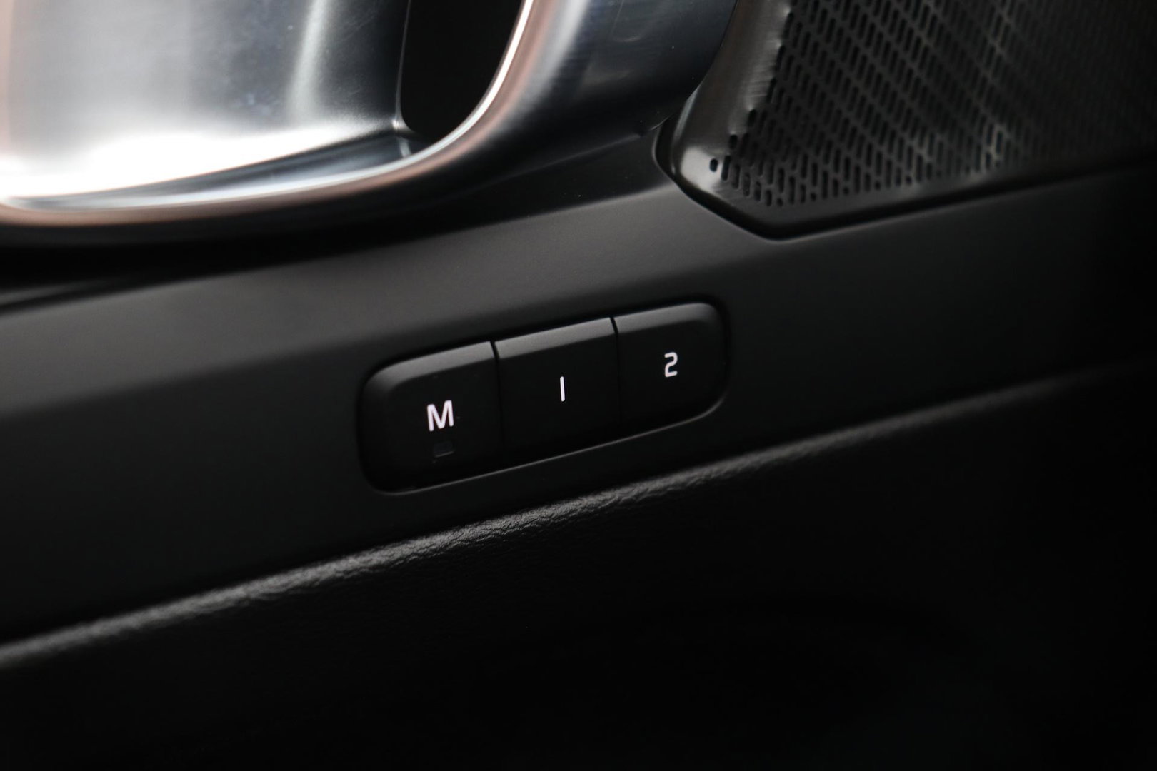 Volvo EX40 Single Motor Extended Range Plus | 82 kWh | Harman/Kardon | Pilot Assist | Warmtepomp | Keyless | Stoel+Stuurverwarming | ACC