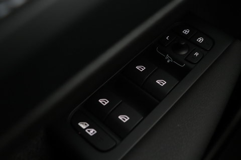 Volvo EX40 Single Motor Extended Range Plus | 82 kWh | Harman/Kardon | Pilot Assist | Warmtepomp | Keyless | Stoel+Stuurverwarming | ACC