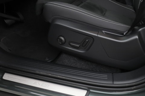 Volvo EX40 Single Motor Extended Range Plus | 82 kWh | Harman/Kardon | Pilot Assist | Warmtepomp | Keyless | Stoel+Stuurverwarming | ACC