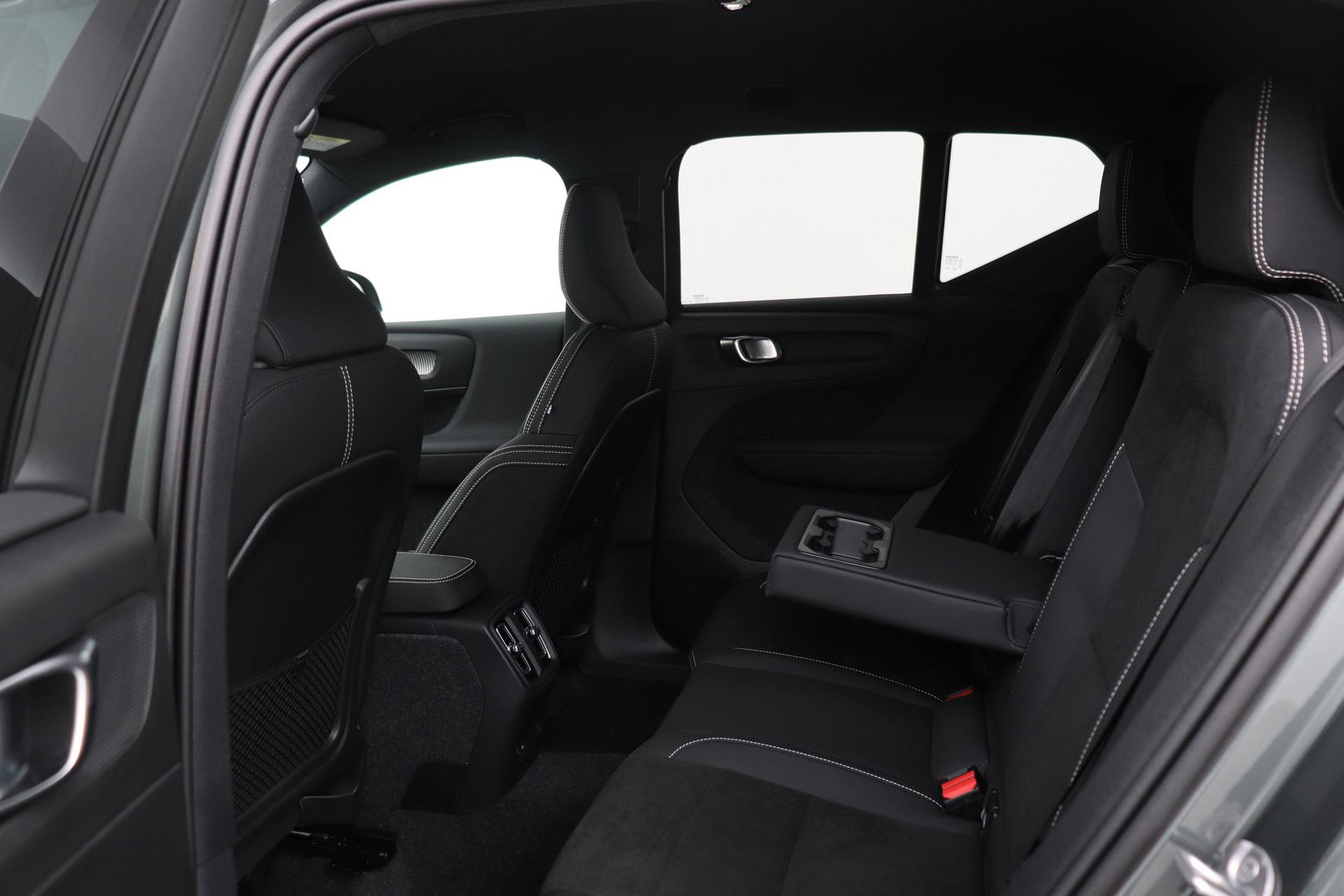 Volvo EX40 Single Motor Extended Range Plus | 82 kWh | Harman/Kardon | Pilot Assist | Warmtepomp | Keyless | Stoel+Stuurverwarming | ACC