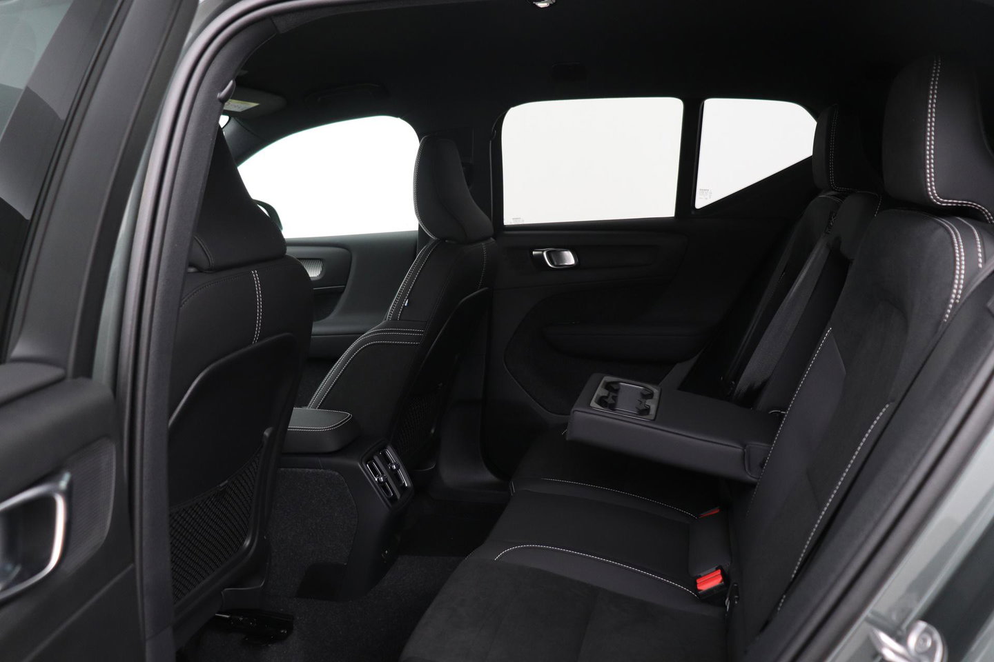 Volvo EX40 Single Motor Extended Range Plus | 82 kWh | Harman/Kardon | Pilot Assist | Warmtepomp | Keyless | Stoel+Stuurverwarming | ACC