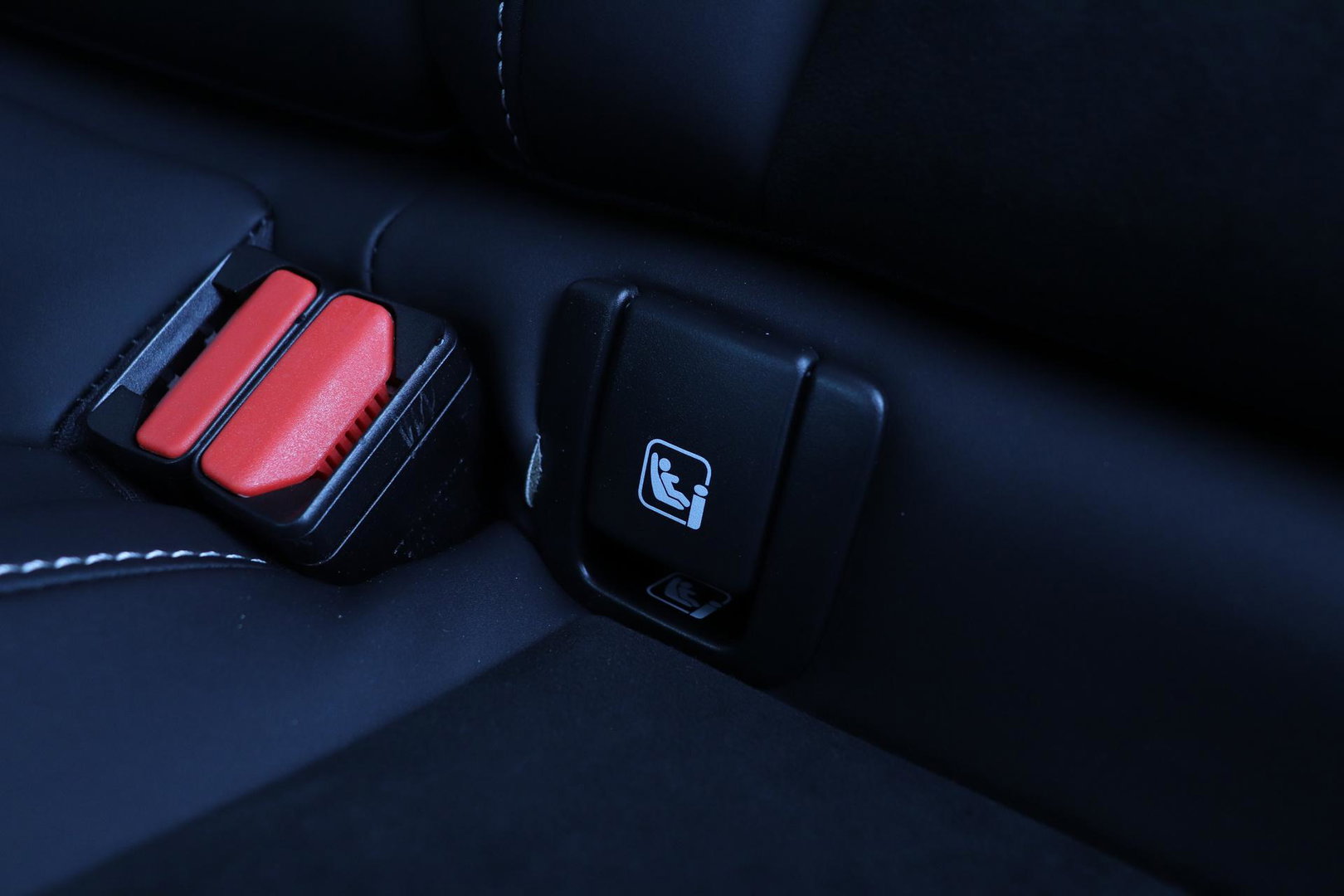 Volvo EX40 Single Motor Extended Range Plus | 82 kWh | Harman/Kardon | Pilot Assist | Warmtepomp | Keyless | Stoel+Stuurverwarming | ACC