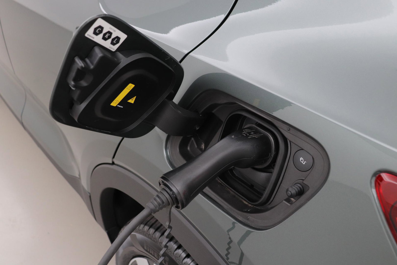 Volvo EX40 Single Motor Extended Range Plus | 82 kWh | Harman/Kardon | Pilot Assist | Warmtepomp | Keyless | Stoel+Stuurverwarming | ACC