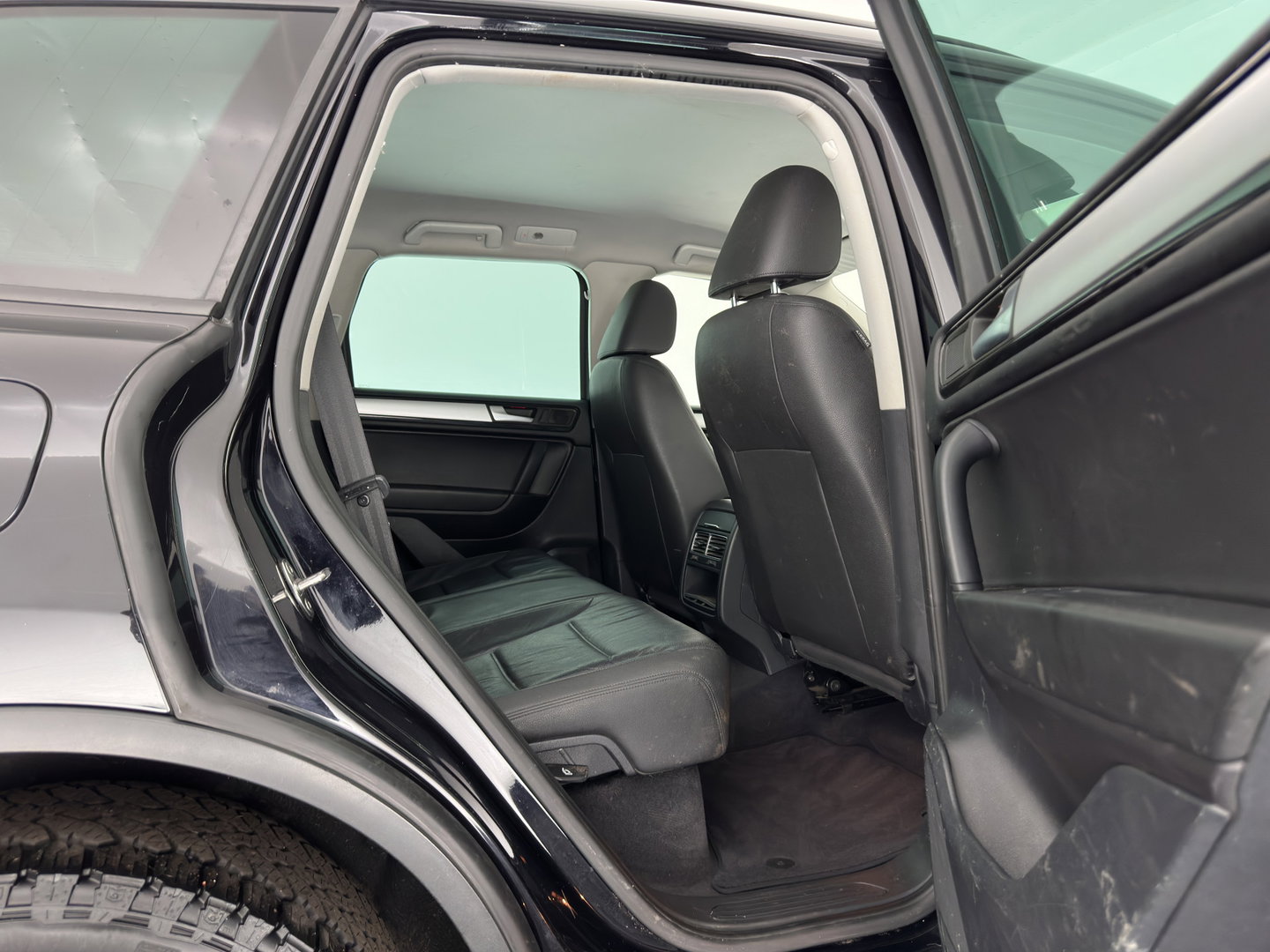 Volkswagen Touareg 3.0 TDI Highline Aut. *LEATHER | XENON | HEATED-COMFORTSEATS | NAVI-FULLMAP | PRIVACY-GLASS | SHIFT-PADDLES | ECC | PDC | CRUISE | TOWBAR | 20''ALU*