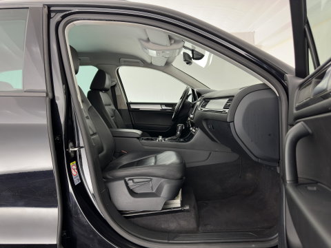 Volkswagen Touareg 3.0 TDI Highline Aut. *LEATHER | XENON | HEATED-COMFORTSEATS | NAVI-FULLMAP | PRIVACY-GLASS | SHIFT-PADDLES | ECC | PDC | CRUISE | TOWBAR | 20''ALU*