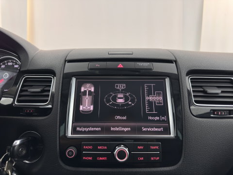 Volkswagen Touareg 3.0 TDI Highline Aut. *LEATHER | XENON | HEATED-COMFORTSEATS | NAVI-FULLMAP | PRIVACY-GLASS | SHIFT-PADDLES | ECC | PDC | CRUISE | TOWBAR | 20''ALU*