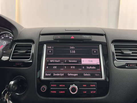 Volkswagen Touareg 3.0 TDI Highline Aut. *LEATHER | XENON | HEATED-COMFORTSEATS | NAVI-FULLMAP | PRIVACY-GLASS | SHIFT-PADDLES | ECC | PDC | CRUISE | TOWBAR | 20''ALU*