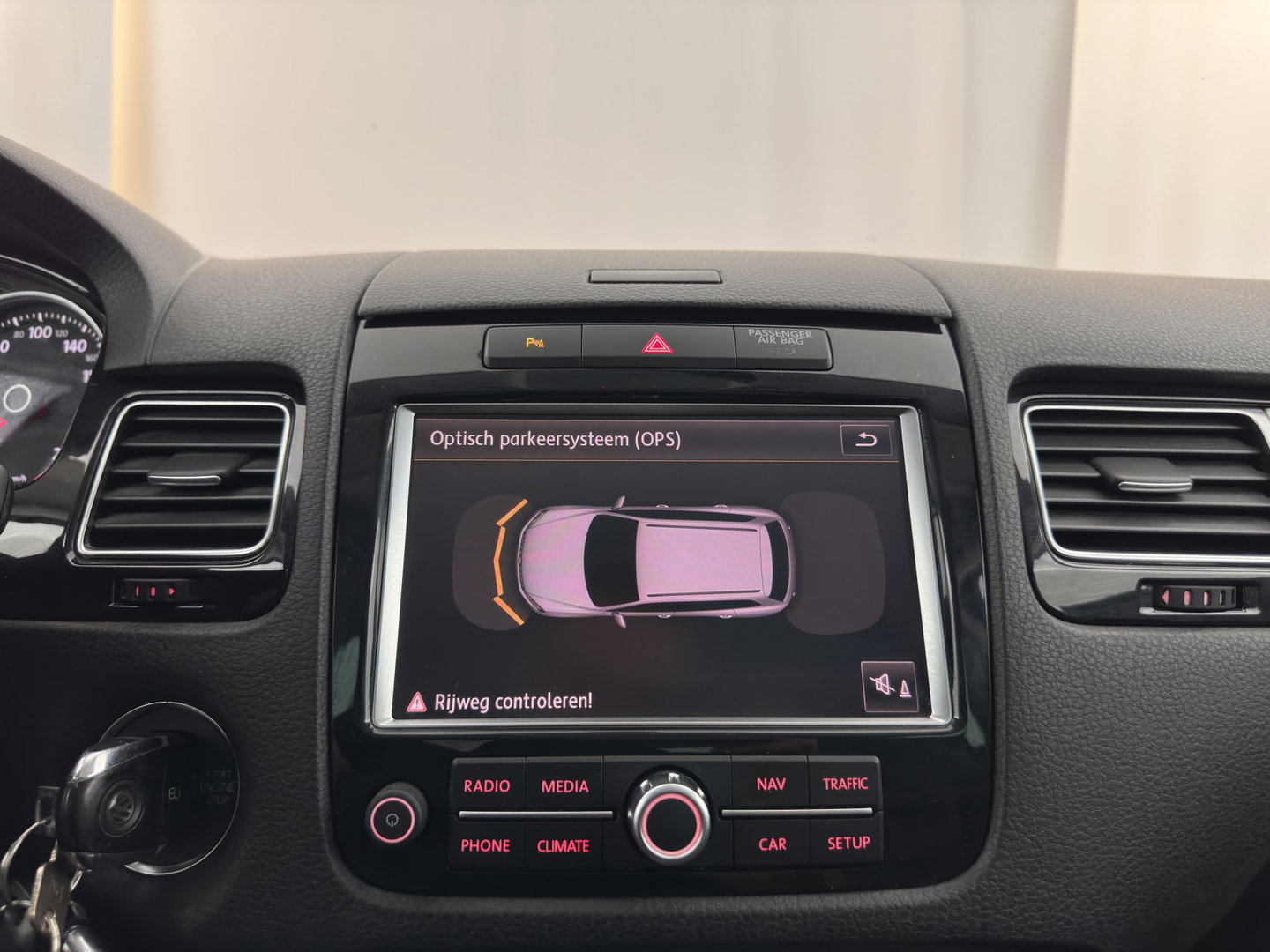 Volkswagen Touareg 3.0 TDI Highline Aut. *LEATHER | XENON | HEATED-COMFORTSEATS | NAVI-FULLMAP | PRIVACY-GLASS | SHIFT-PADDLES | ECC | PDC | CRUISE | TOWBAR | 20''ALU*