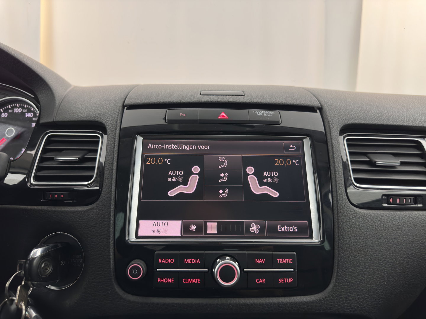 Volkswagen Touareg 3.0 TDI Highline Aut. *LEATHER | XENON | HEATED-COMFORTSEATS | NAVI-FULLMAP | PRIVACY-GLASS | SHIFT-PADDLES | ECC | PDC | CRUISE | TOWBAR | 20''ALU*