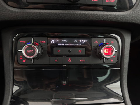 Volkswagen Touareg 3.0 TDI Highline Aut. *LEATHER | XENON | HEATED-COMFORTSEATS | NAVI-FULLMAP | PRIVACY-GLASS | SHIFT-PADDLES | ECC | PDC | CRUISE | TOWBAR | 20''ALU*