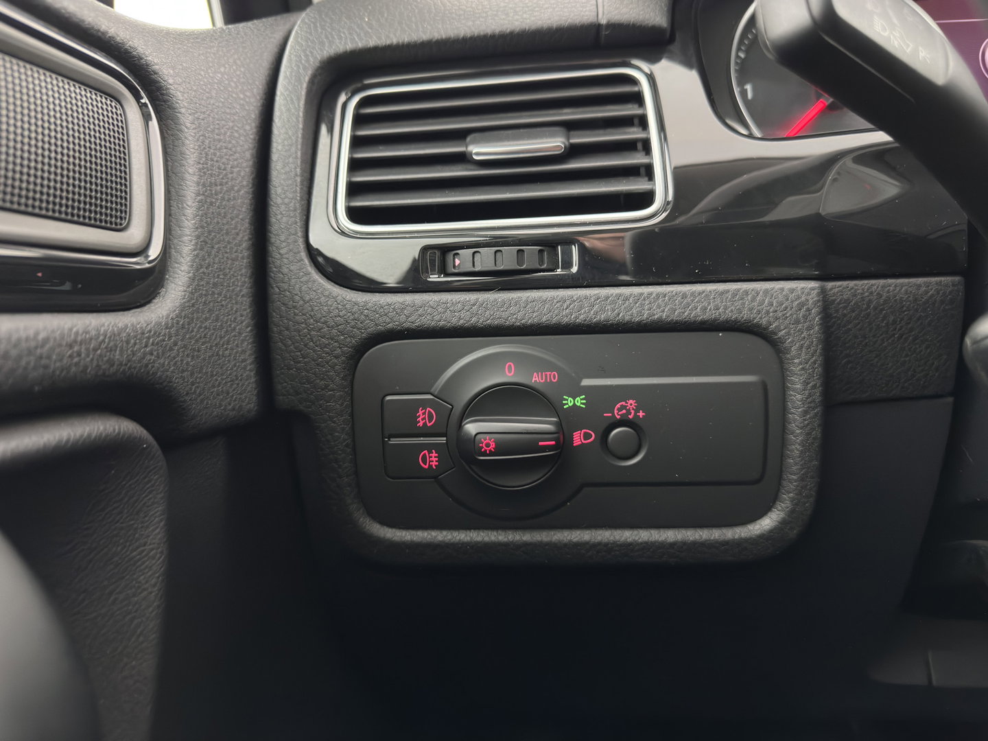 Volkswagen Touareg 3.0 TDI Highline Aut. *LEATHER | XENON | HEATED-COMFORTSEATS | NAVI-FULLMAP | PRIVACY-GLASS | SHIFT-PADDLES | ECC | PDC | CRUISE | TOWBAR | 20''ALU*