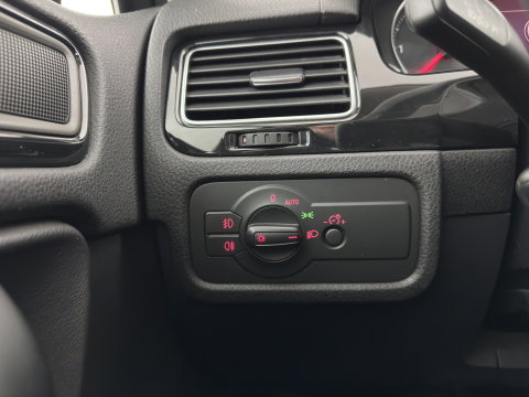 Volkswagen Touareg 3.0 TDI Highline Aut. *LEATHER | XENON | HEATED-COMFORTSEATS | NAVI-FULLMAP | PRIVACY-GLASS | SHIFT-PADDLES | ECC | PDC | CRUISE | TOWBAR | 20''ALU*