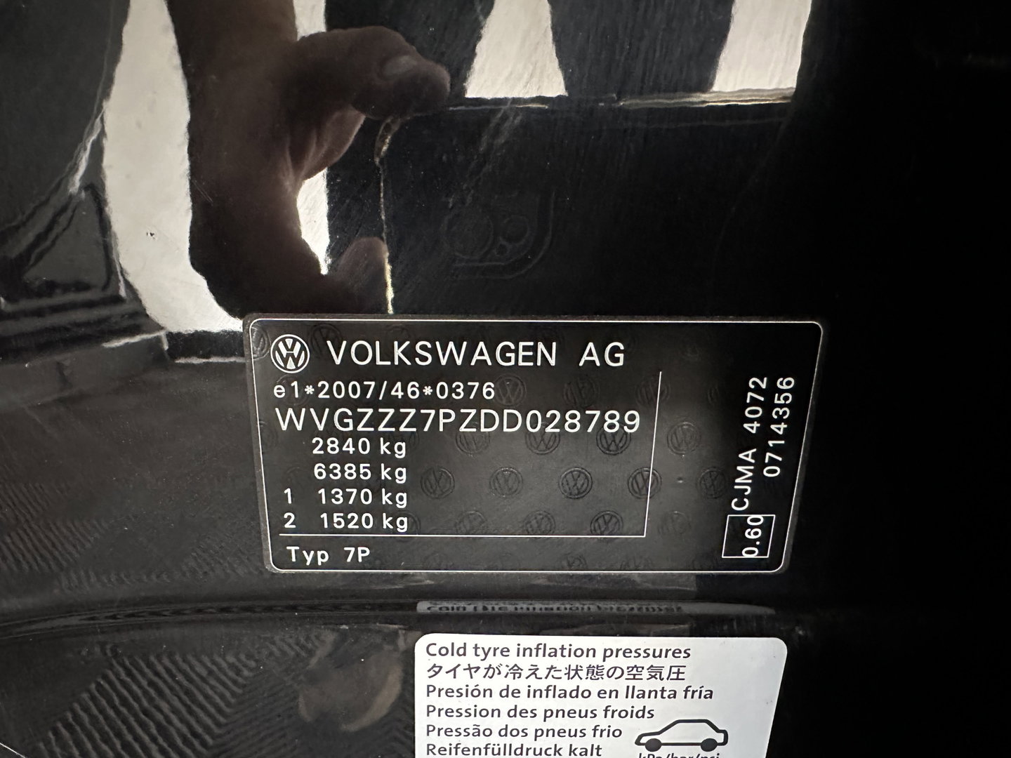 Volkswagen Touareg 3.0 TDI Highline Aut. *LEATHER | XENON | HEATED-COMFORTSEATS | NAVI-FULLMAP | PRIVACY-GLASS | SHIFT-PADDLES | ECC | PDC | CRUISE | TOWBAR | 20''ALU*