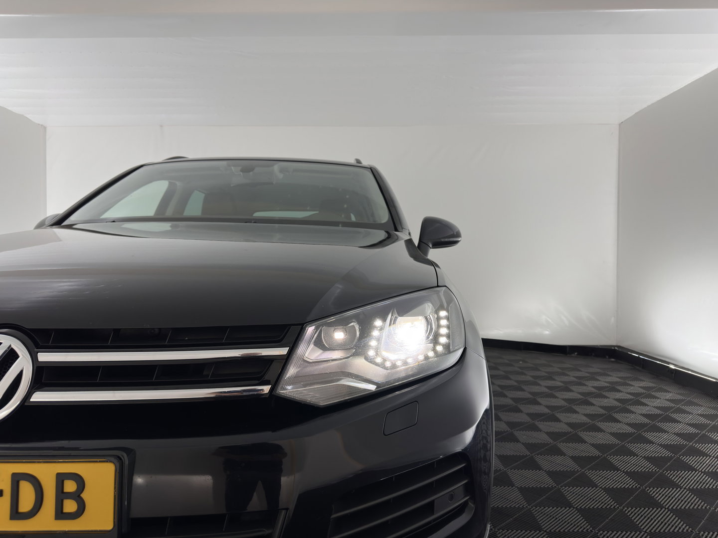 Volkswagen Touareg 3.0 TDI Highline Aut. *LEATHER | XENON | HEATED-COMFORTSEATS | NAVI-FULLMAP | PRIVACY-GLASS | SHIFT-PADDLES | ECC | PDC | CRUISE | TOWBAR | 20''ALU*