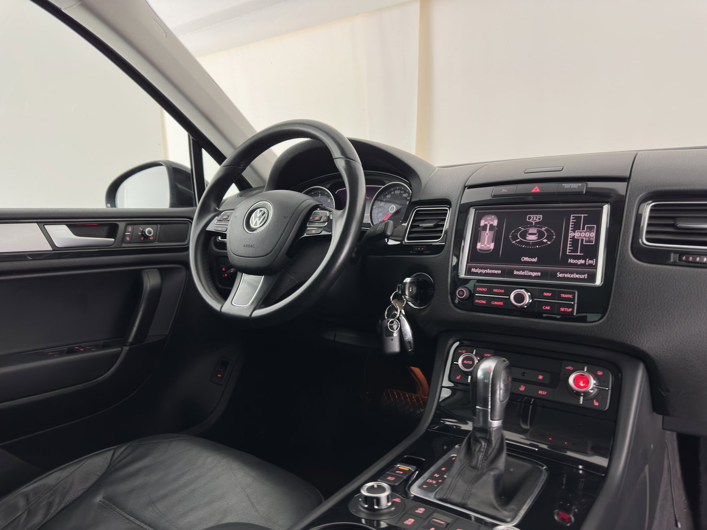 Volkswagen Touareg 3.0 TDI Highline Aut. *LEATHER | XENON | HEATED-COMFORTSEATS | NAVI-FULLMAP | PRIVACY-GLASS | SHIFT-PADDLES | ECC | PDC | CRUISE | TOWBAR | 20''ALU*