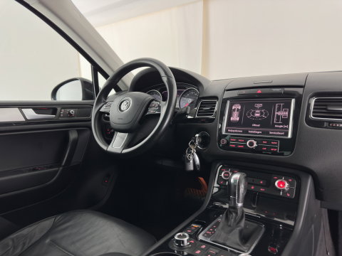 Volkswagen Touareg 3.0 TDI Highline Aut. *LEATHER | XENON | HEATED-COMFORTSEATS | NAVI-FULLMAP | PRIVACY-GLASS | SHIFT-PADDLES | ECC | PDC | CRUISE | TOWBAR | 20''ALU*