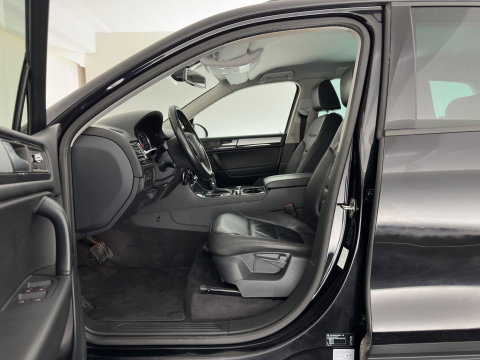 Volkswagen Touareg 3.0 TDI Highline Aut. *LEATHER | XENON | HEATED-COMFORTSEATS | NAVI-FULLMAP | PRIVACY-GLASS | SHIFT-PADDLES | ECC | PDC | CRUISE | TOWBAR | 20''ALU*