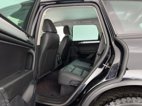 Volkswagen Touareg 3.0 TDI Highline Aut. *LEATHER | XENON | HEATED-COMFORTSEATS | NAVI-FULLMAP | PRIVACY-GLASS | SHIFT-PADDLES | ECC | PDC | CRUISE | TOWBAR | 20''ALU*