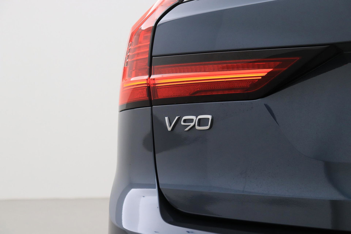 Volvo V90 T6 Plus Dark | Harman/Kardon | BLIS | Stoel- & Stuurverwarming | 360° Camera| ACC | Head-Up