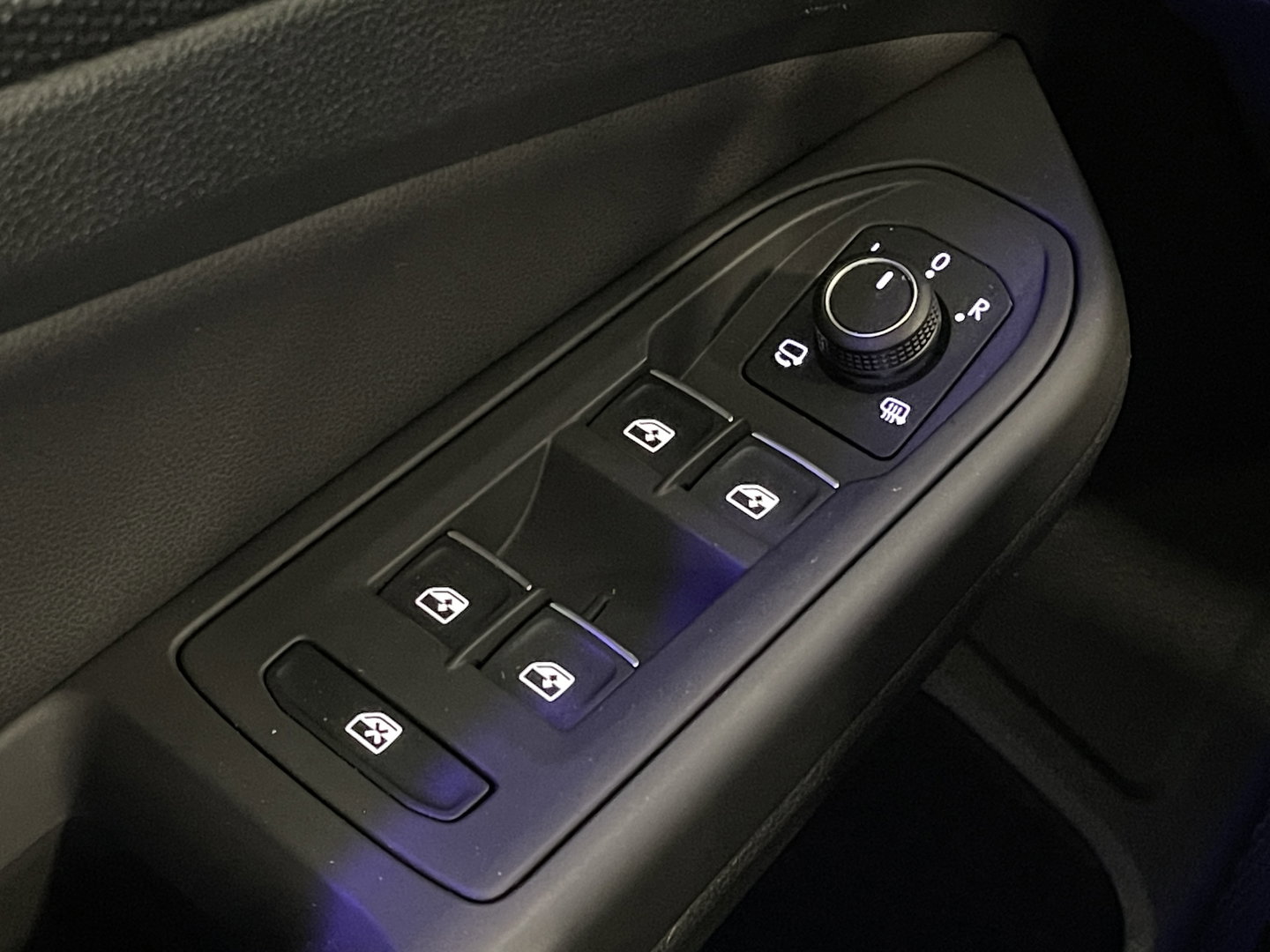 Volkswagen Golf 2.0 TSI R 4Motion | Panoramadak | Harman Kardon | Apple Carplay | Keyless | Sfeerverlichting | Leder |
