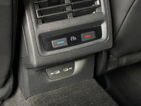 Volkswagen Golf 2.0 TSI R 4Motion | Panoramadak | Harman Kardon | Apple Carplay | Keyless | Sfeerverlichting | Leder |