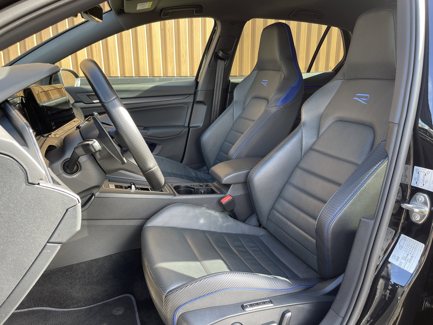 Volkswagen Golf 2.0 TSI R 4Motion | Panoramadak | Harman Kardon | Apple Carplay | Keyless | Sfeerverlichting | Leder |