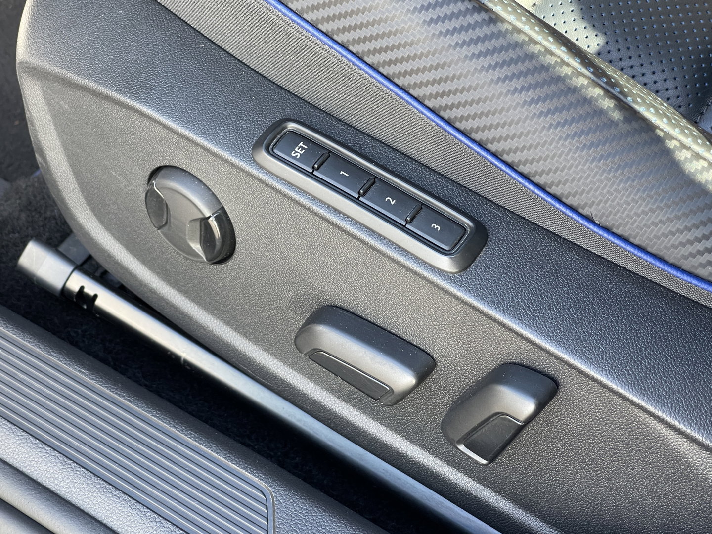 Volkswagen Golf 2.0 TSI R 4Motion | Panoramadak | Harman Kardon | Apple Carplay | Keyless | Sfeerverlichting | Leder |