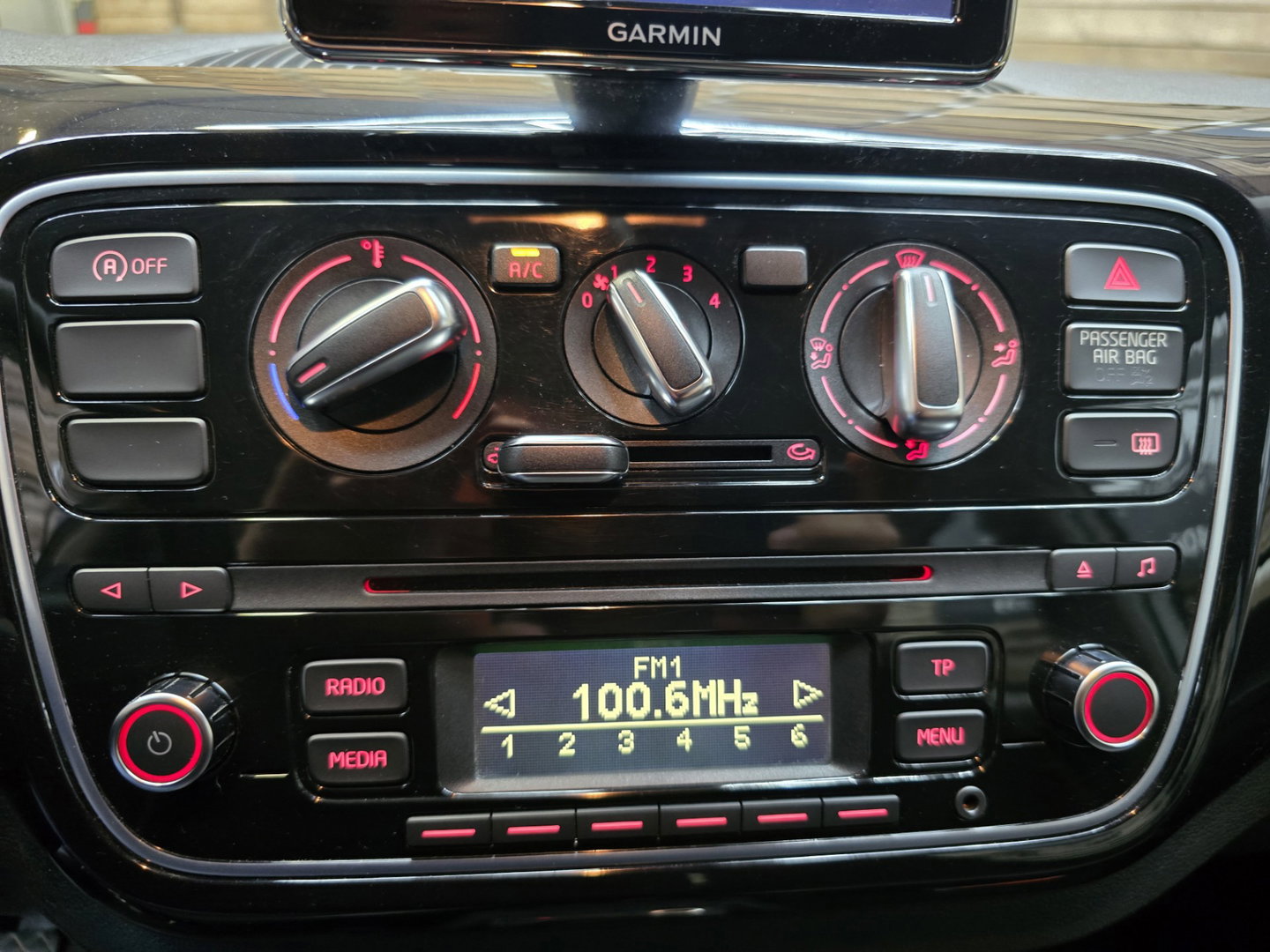 Volkswagen up! 1.0 high up! BlueMotion Navi Airconditioning Bluetooth 15"LM