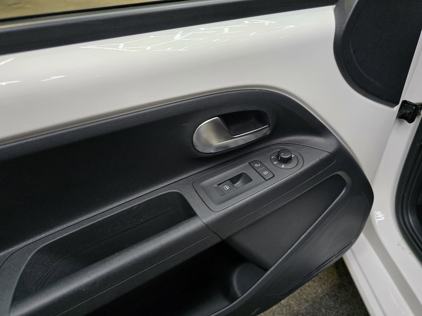 Volkswagen up! 1.0 high up! BlueMotion Navi Airconditioning Bluetooth 15"LM