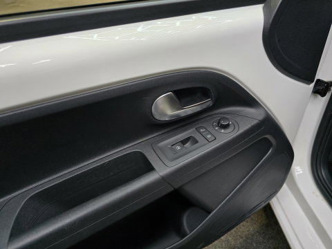 Volkswagen up! 1.0 high up! BlueMotion Navi Airconditioning Bluetooth 15"LM