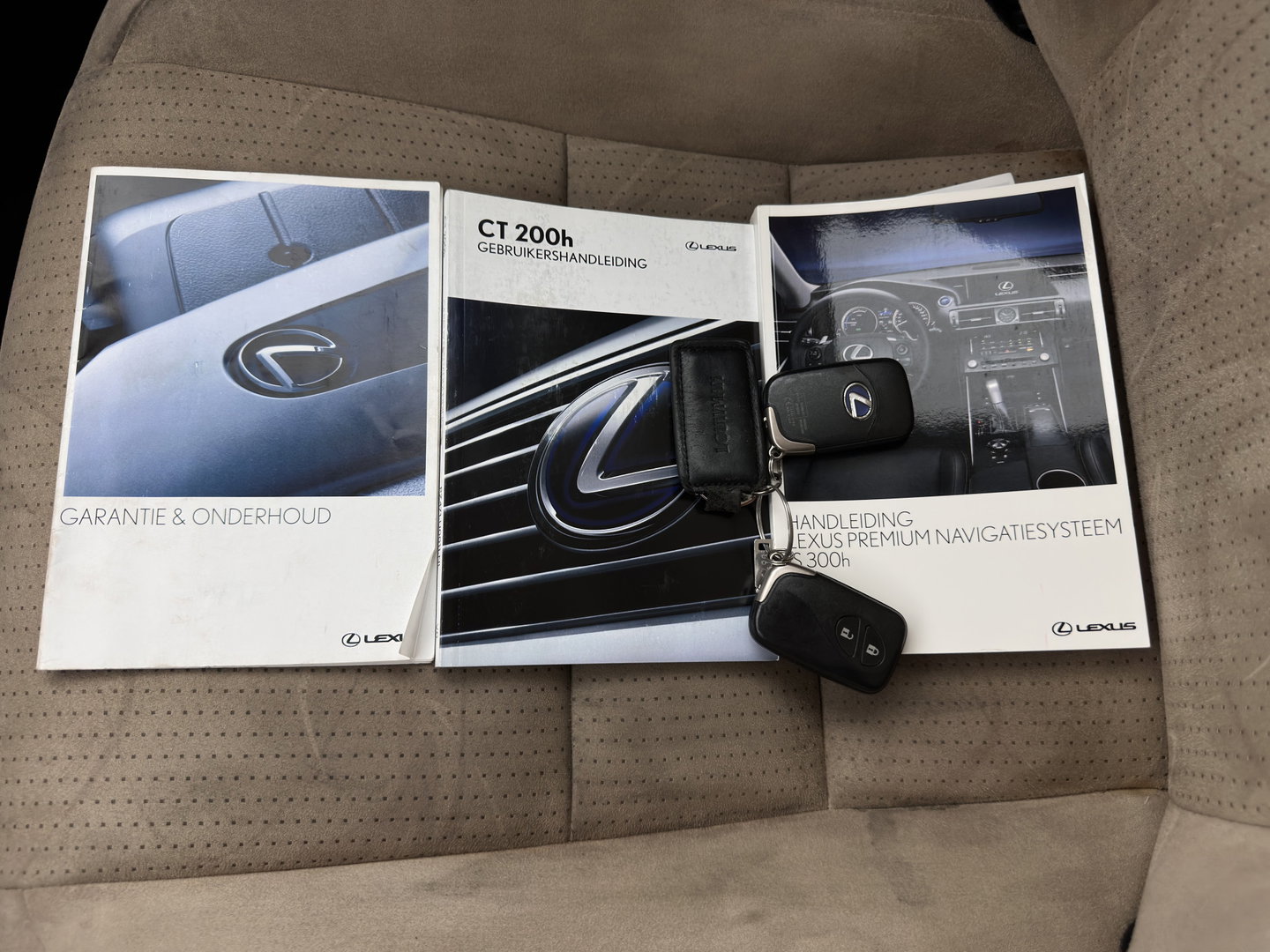 Lexus CT 200h Business Line Aut. *NAVI-FULLMAP | CAMERA | COMFORT-SEATS | PRIVACY-GLASS | ECC | PDC | CRUISE | 17''ALU*