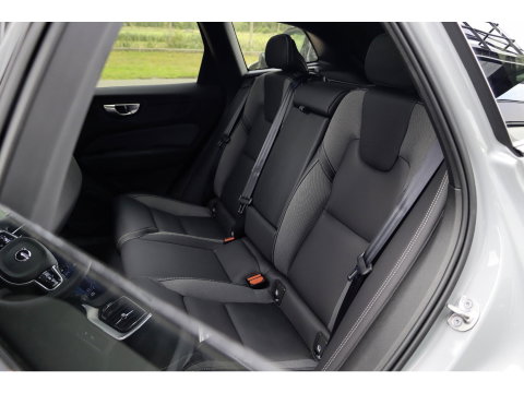 Volvo XC60 T6 AWD Plus Black Edition | Luchtvering | Trekhaak | Pano | 360 Cam | 21 inch