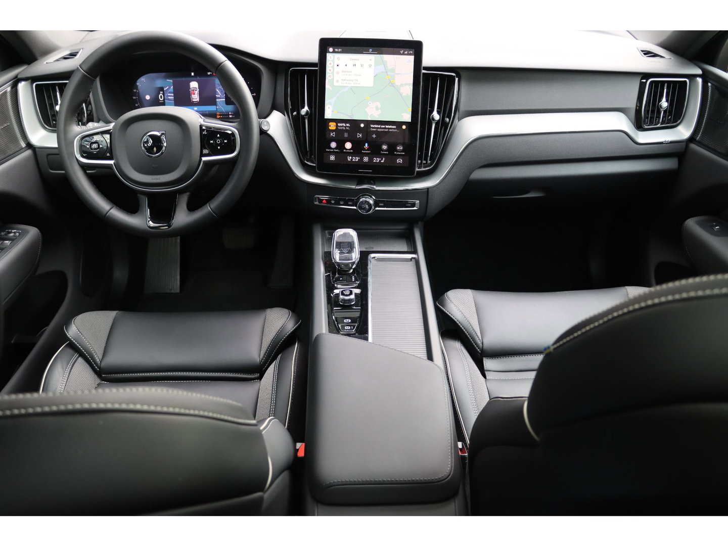 Volvo XC60 T6 AWD Plus Black Edition | Luchtvering | Trekhaak | Pano | 360 Cam | 21 inch