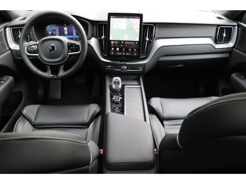 Volvo XC60 T6 AWD Plus Black Edition | Luchtvering | Trekhaak | Pano | 360 Cam | 21 inch