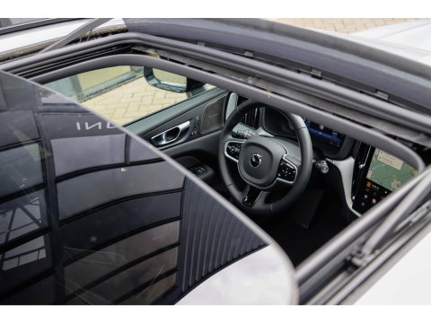 Volvo XC60 T6 AWD Plus Black Edition | Luchtvering | Trekhaak | Pano | 360 Cam | 21 inch