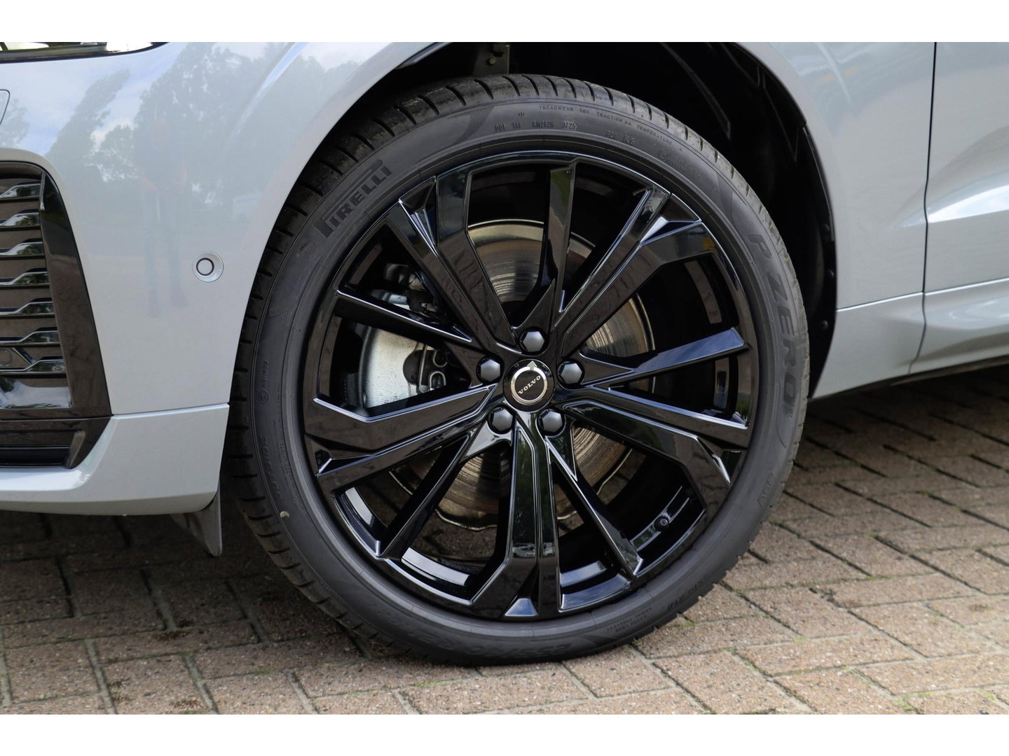 Volvo XC60 T6 AWD Plus Black Edition | Luchtvering | Trekhaak | Pano | 360 Cam | 21 inch