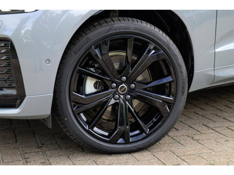 Volvo XC60 T6 AWD Plus Black Edition | Luchtvering | Trekhaak | Pano | 360 Cam | 21 inch
