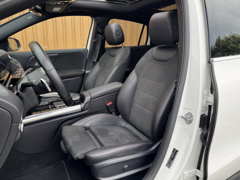Mercedes-Benz GLA 200 Business Solution AMG | Origineel Nederlands | 1e Eigenaar | Panoramadak | Elektrische Trekhaak | Multibeam Led | Camera | Memory Seats | Stoelverwarming |