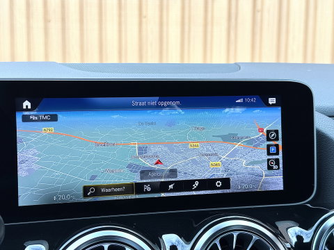 Mercedes-Benz GLA 200 Business Solution AMG | Origineel Nederlands | 1e Eigenaar | Panoramadak | Elektrische Trekhaak | Multibeam Led | Camera | Memory Seats | Stoelverwarming |