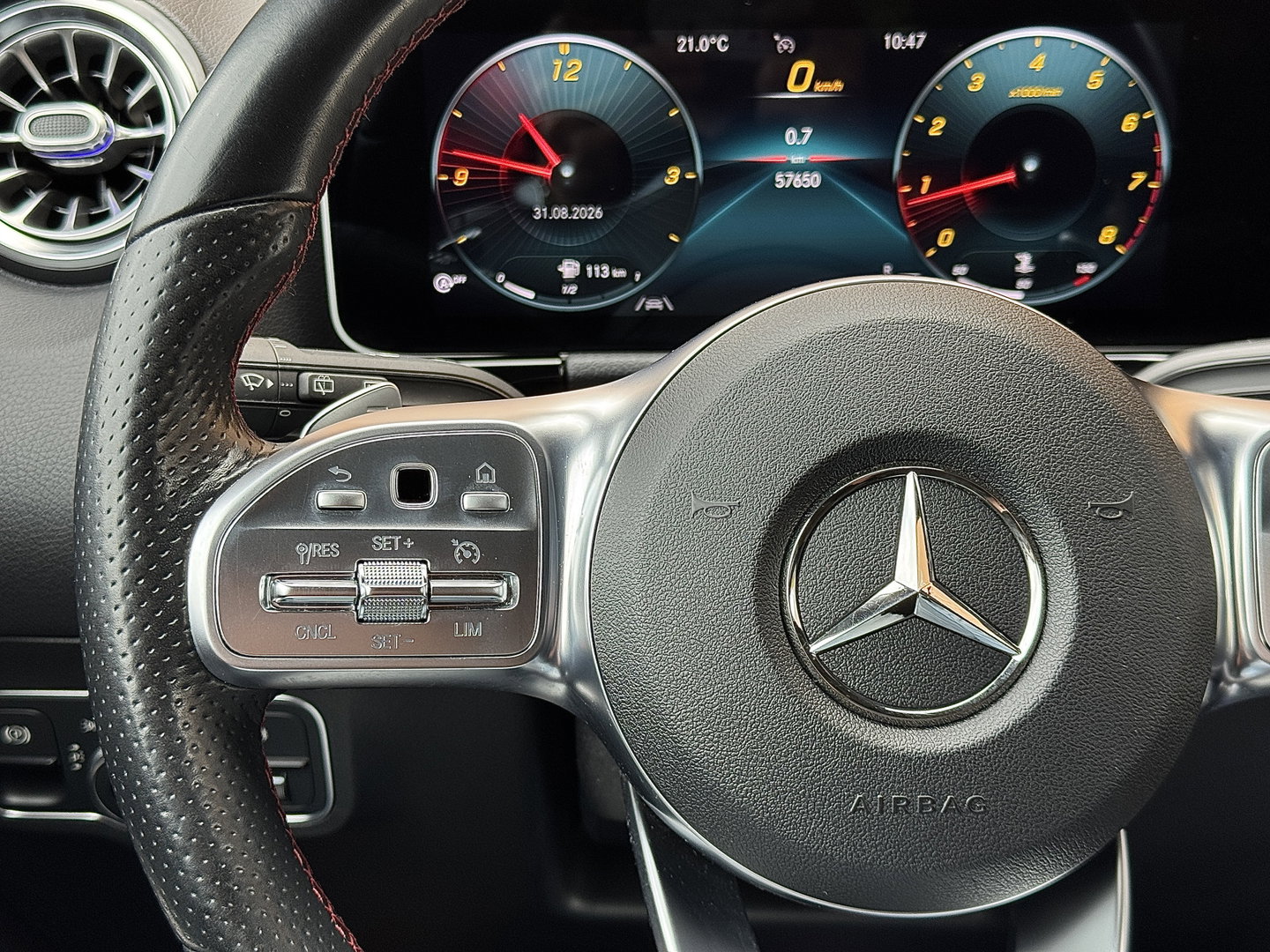 Mercedes-Benz GLA 200 Business Solution AMG | Origineel Nederlands | 1e Eigenaar | Panoramadak | Elektrische Trekhaak | Multibeam Led | Camera | Memory Seats | Stoelverwarming |