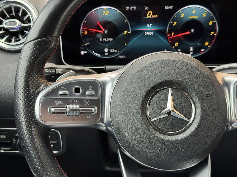 Mercedes-Benz GLA 200 Business Solution AMG | Origineel Nederlands | 1e Eigenaar | Panoramadak | Elektrische Trekhaak | Multibeam Led | Camera | Memory Seats | Stoelverwarming |